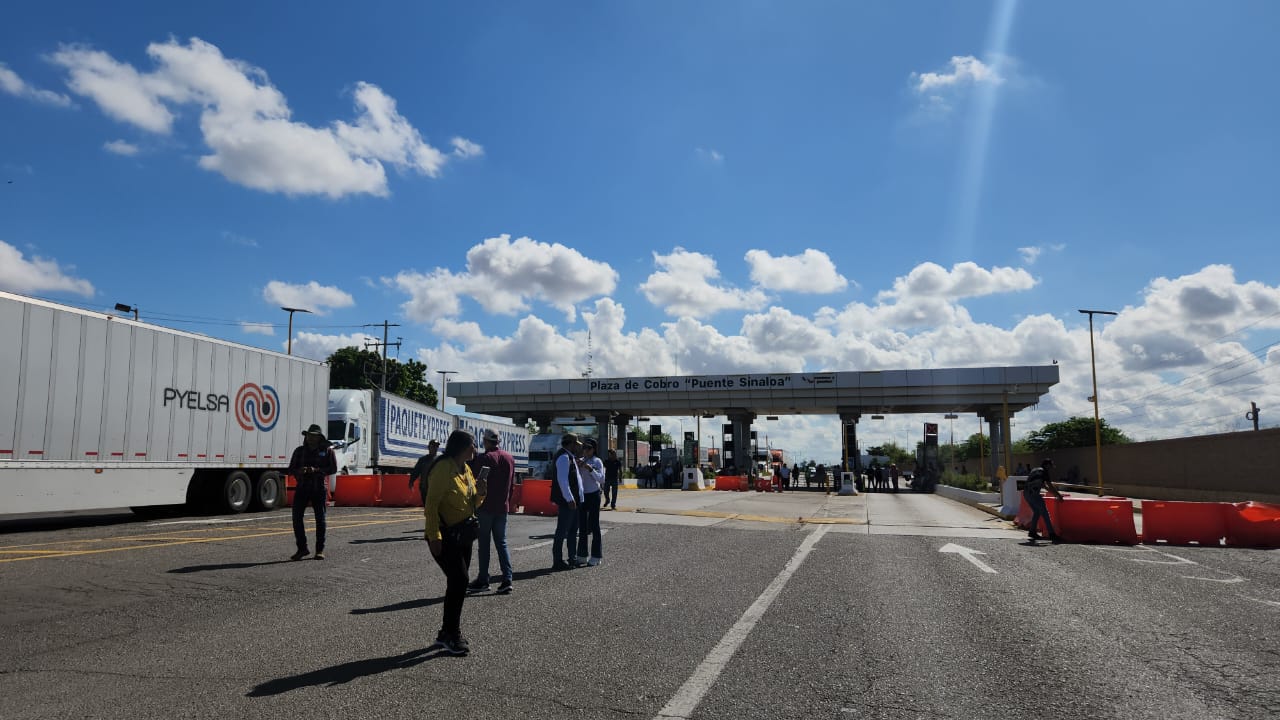 productores agrícolas de Guasave Sinaloa cerrando casetas