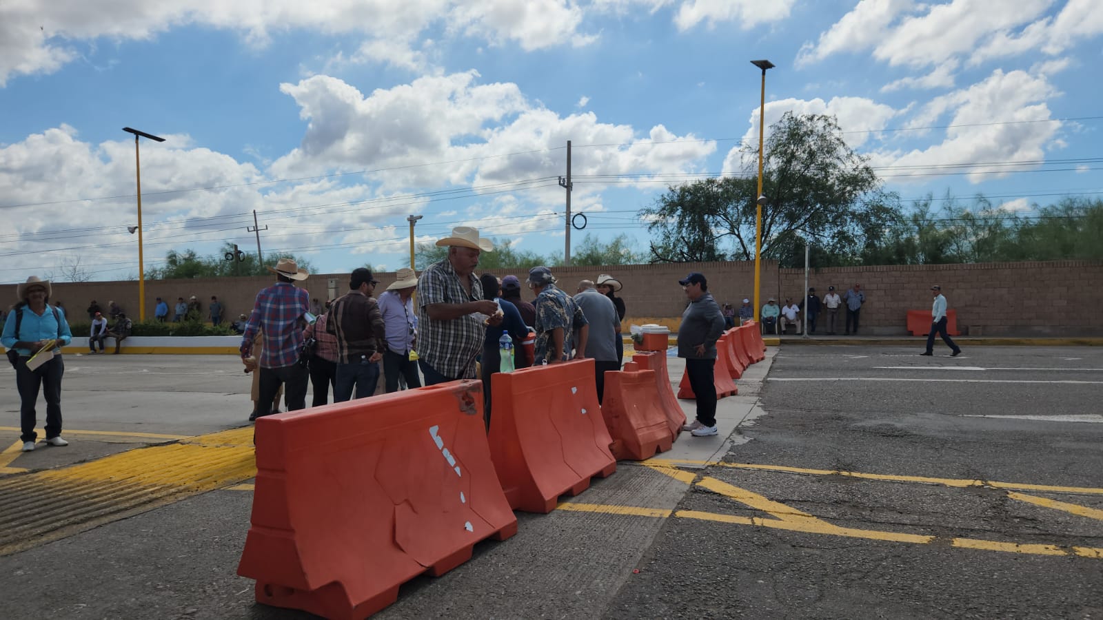 productores agrícolas de Guasave Sinaloa cerrando casetas