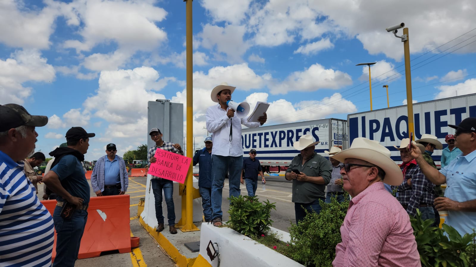 productores agrícolas de Guasave Sinaloa cerrando casetas