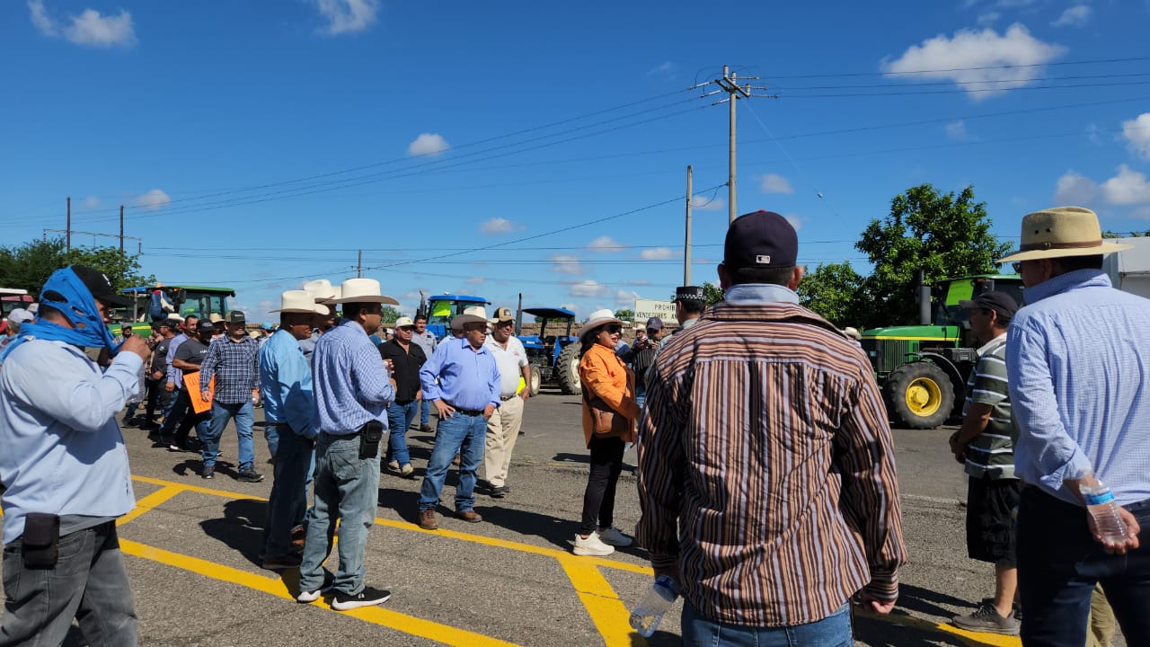 productores agrícolas de Guasave Sinaloa cerrando casetas