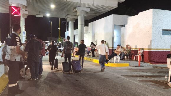 Productores agrícolas se retiran del bloqueo en Cuatro Caminos, Guasave, Sinaloa