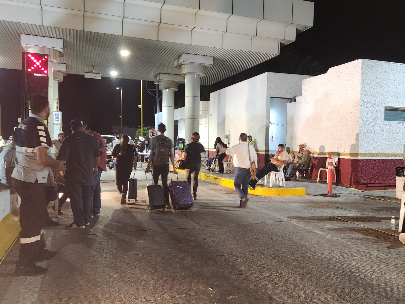 Productores agrícolas se retiran de manifestación en caseta de cobro de Cuatro Caminos, Guasave