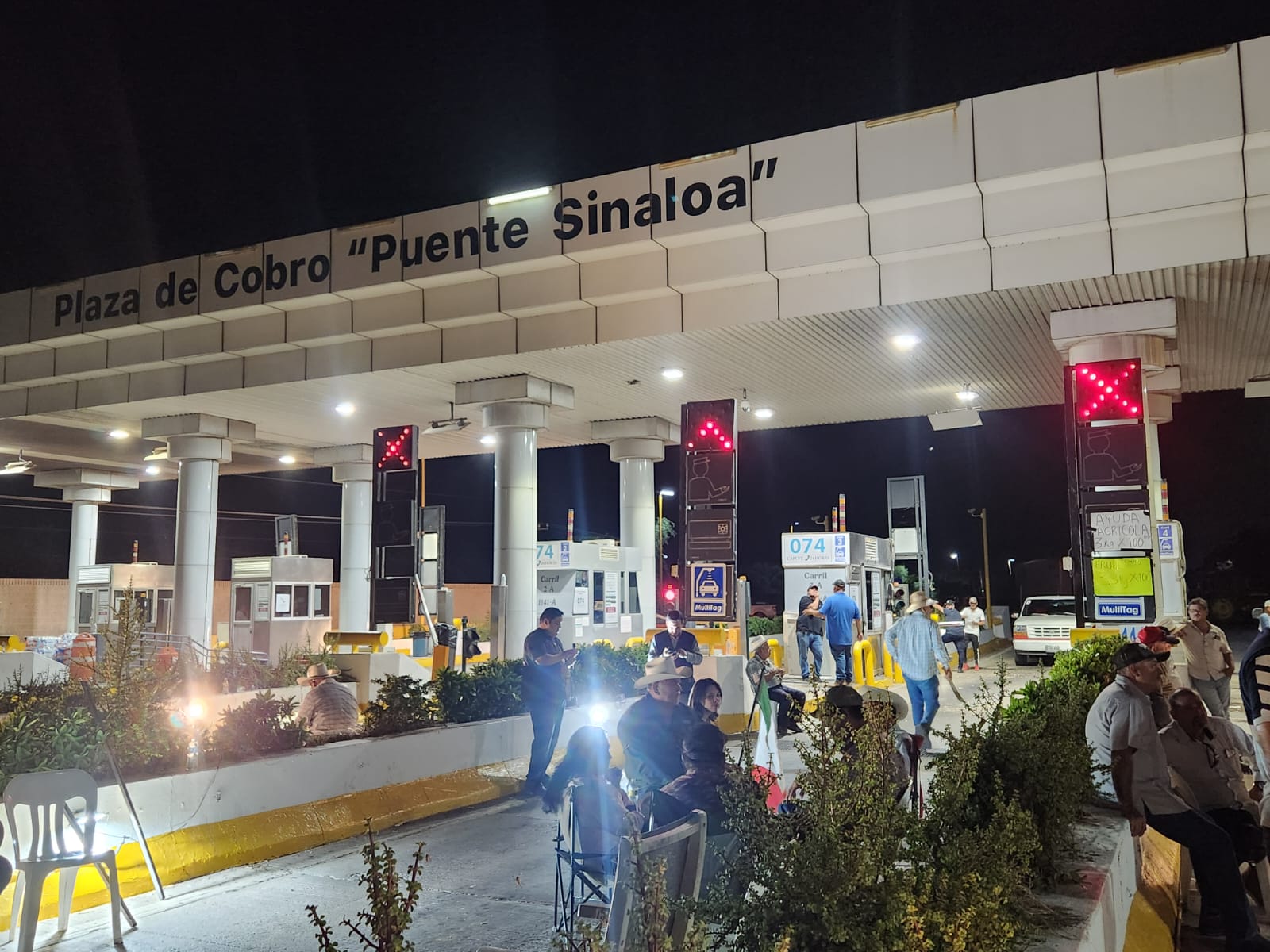 Productores agrícolas se retiran de manifestación en caseta de cobro de Cuatro Caminos, Guasave