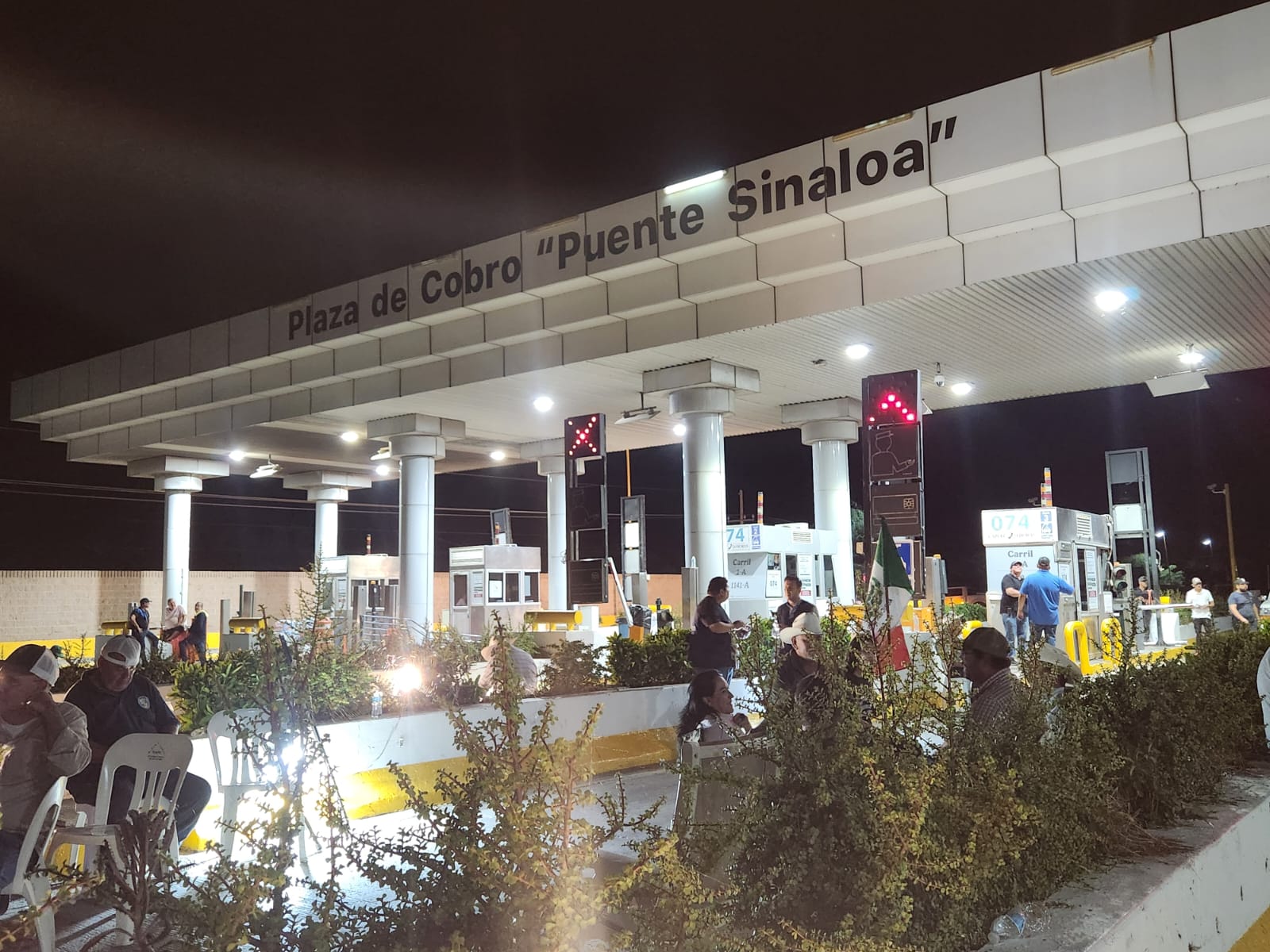 Productores agrícolas se retiran de manifestación en caseta de cobro de Cuatro Caminos, Guasave
