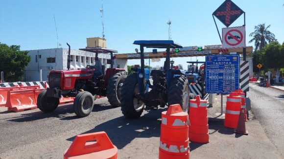 Productores amenazan con cerrar casetas; en Angostura comienza a llegar maquinaria pesada
