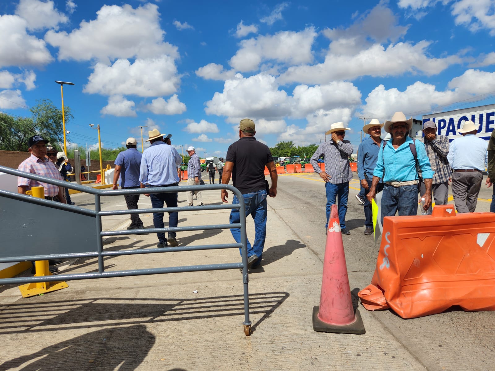 productores de campesinos unidos de sinaloa manifestando