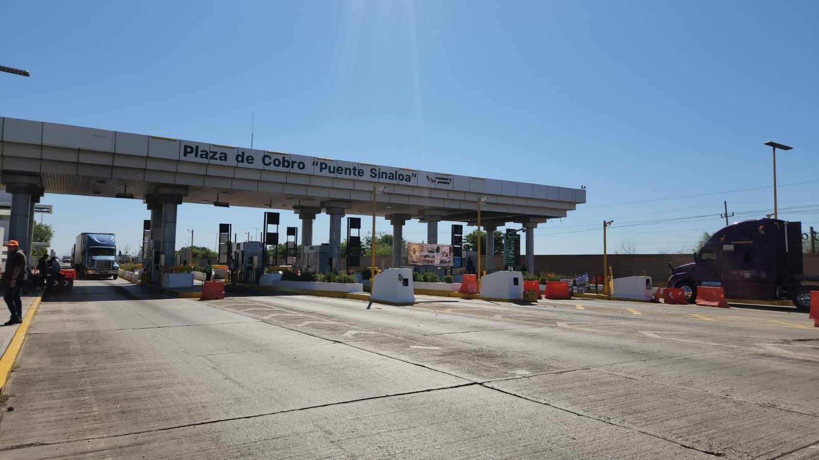 Siguen productores en toma de caseta de Cuatro Caminos, Guasave