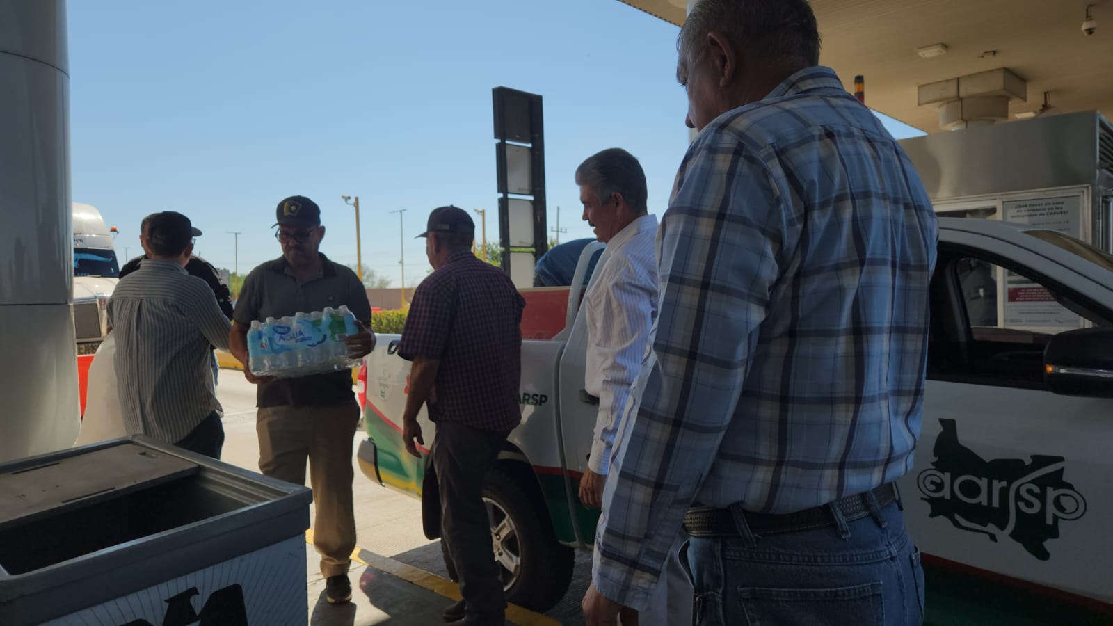 Siguen productores en toma de caseta de Cuatro Caminos, Guasave