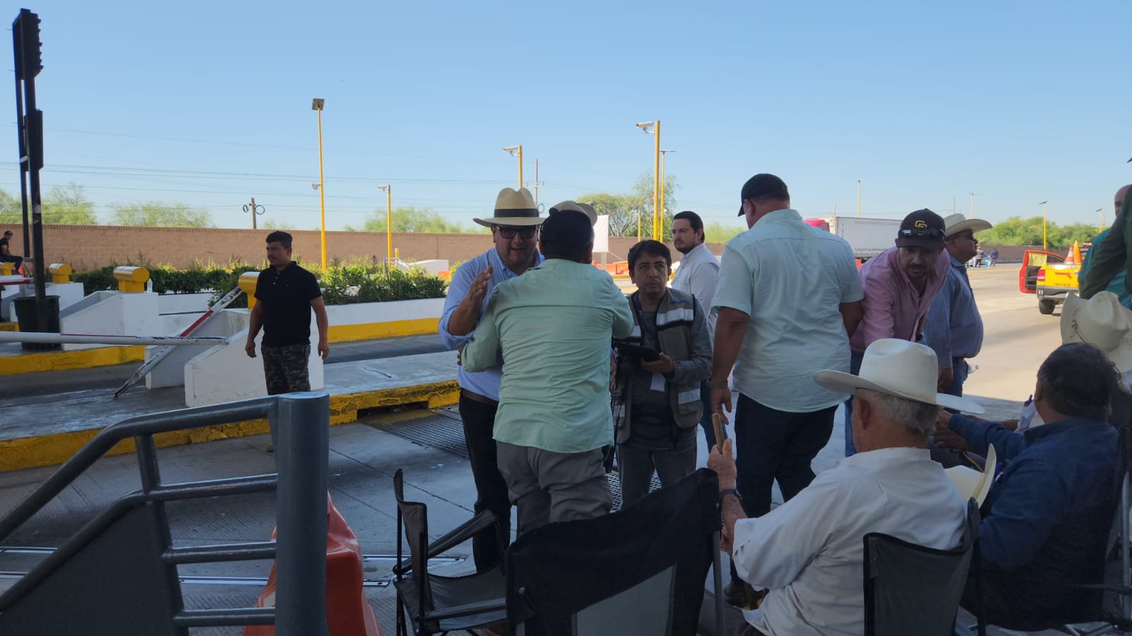 Siguen productores en toma de caseta de Cuatro Caminos, Guasave