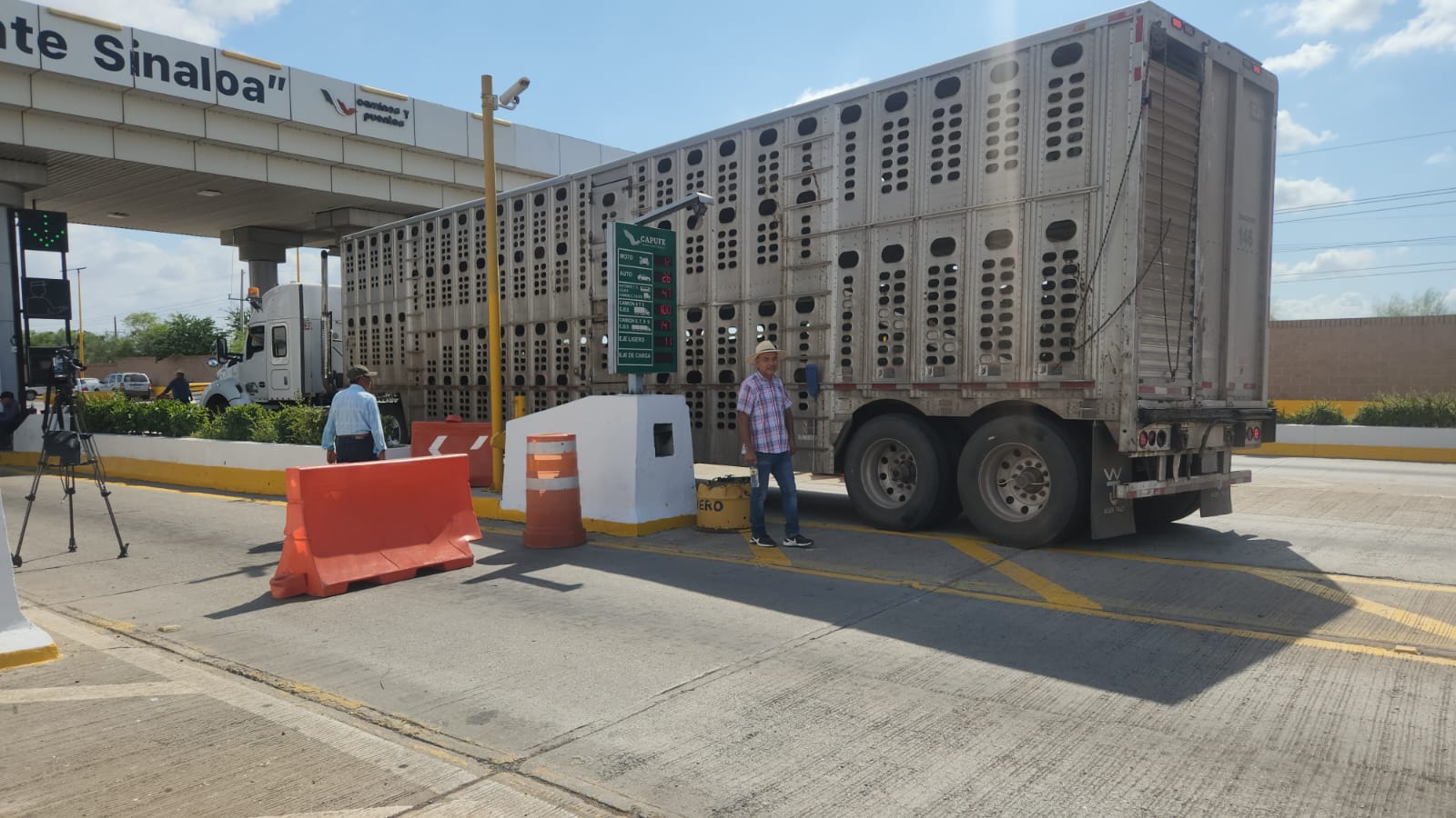 Productores liberan por 20 minutos caseta Cuatro Caminos en Guasave a transportistas