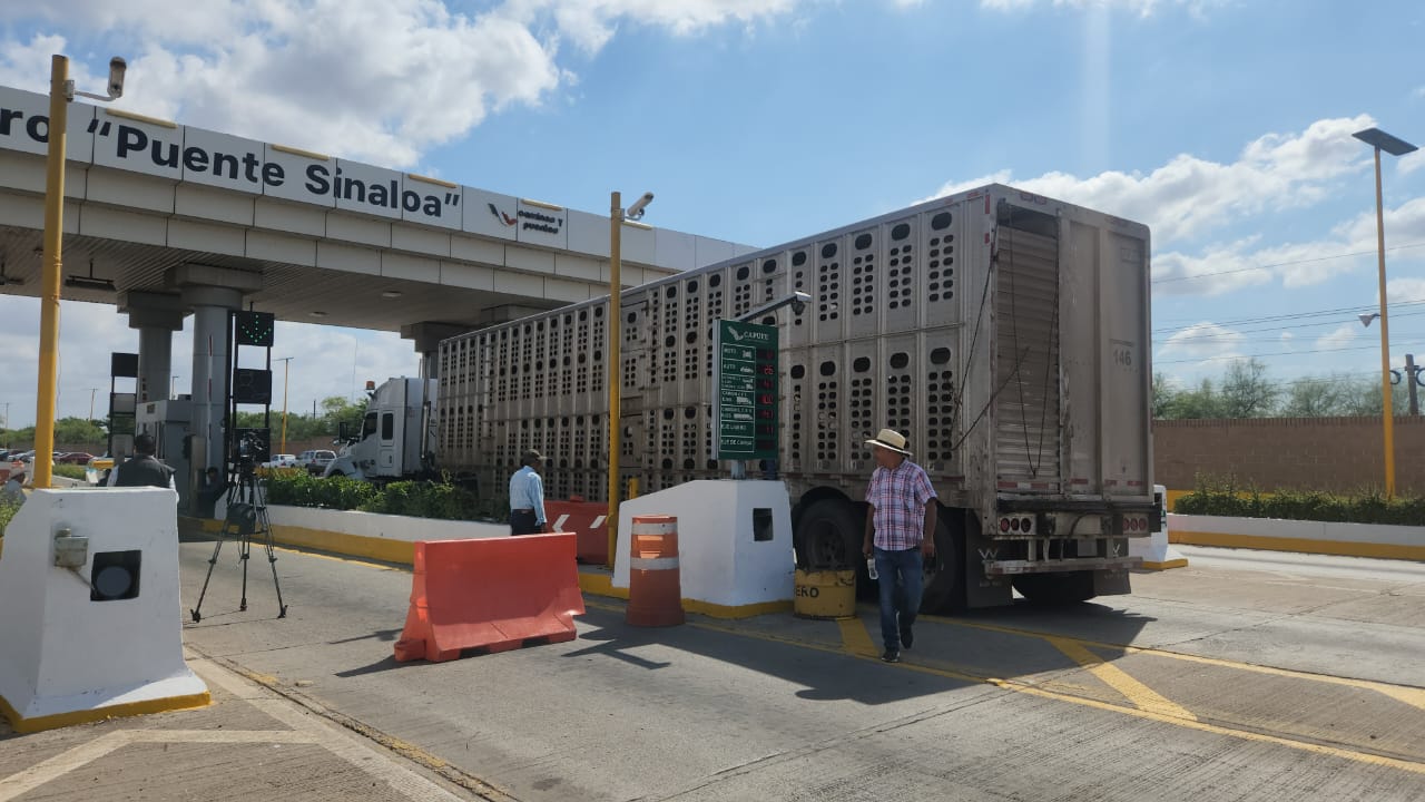 Productores liberan por 20 minutos caseta Cuatro Caminos en Guasave a transportistas