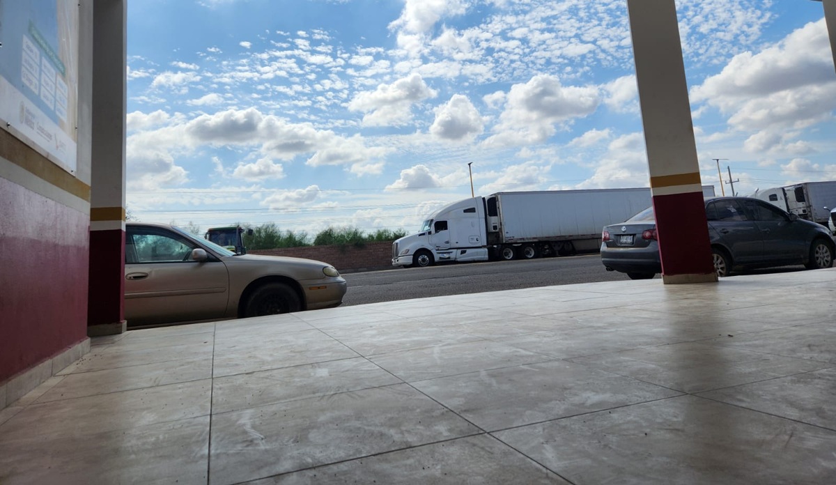 Productores liberan por 20 minutos caseta Cuatro Caminos en Guasave a transportistas