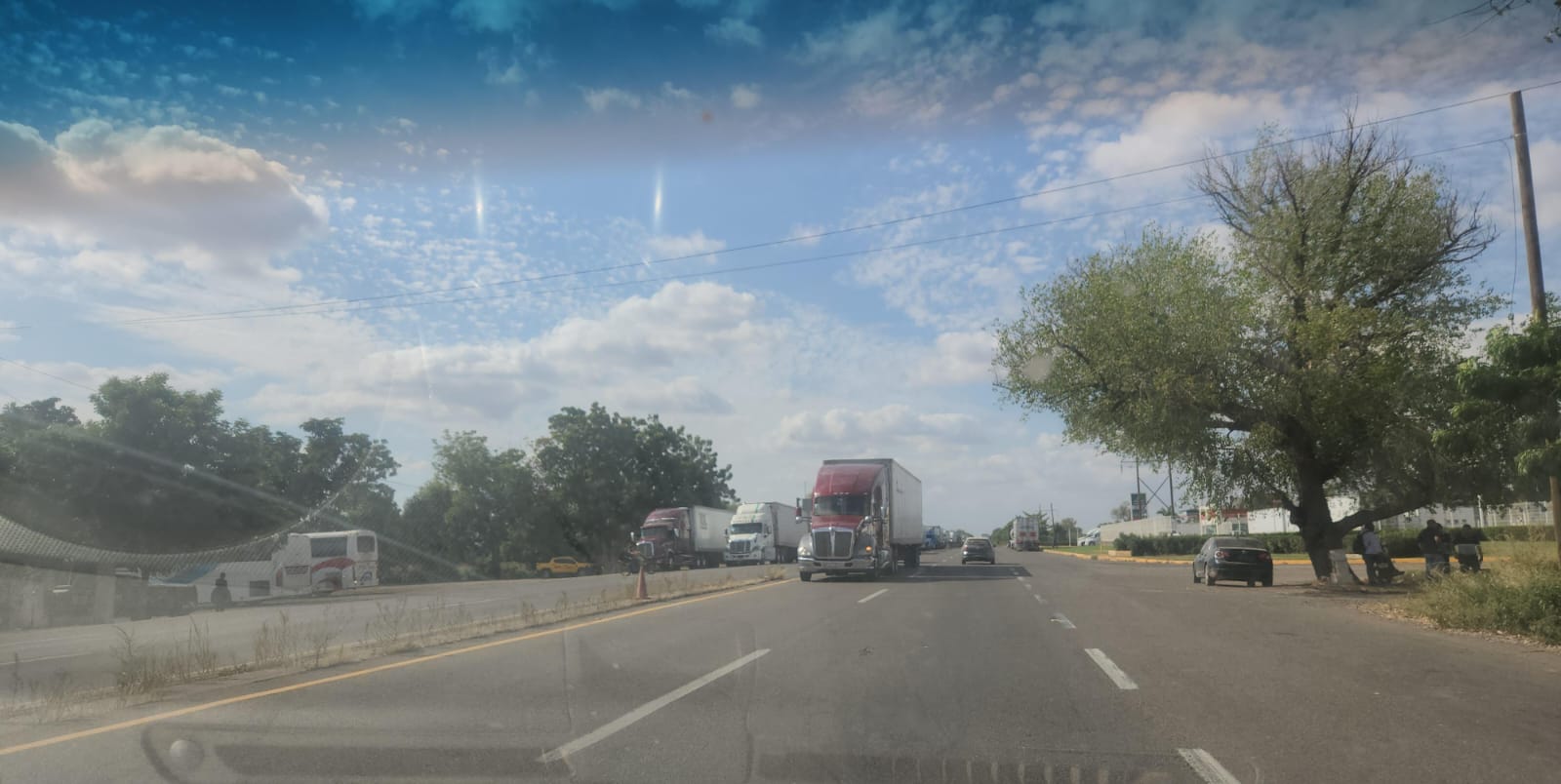 Productores liberan por 20 minutos caseta Cuatro Caminos en Guasave a transportistas