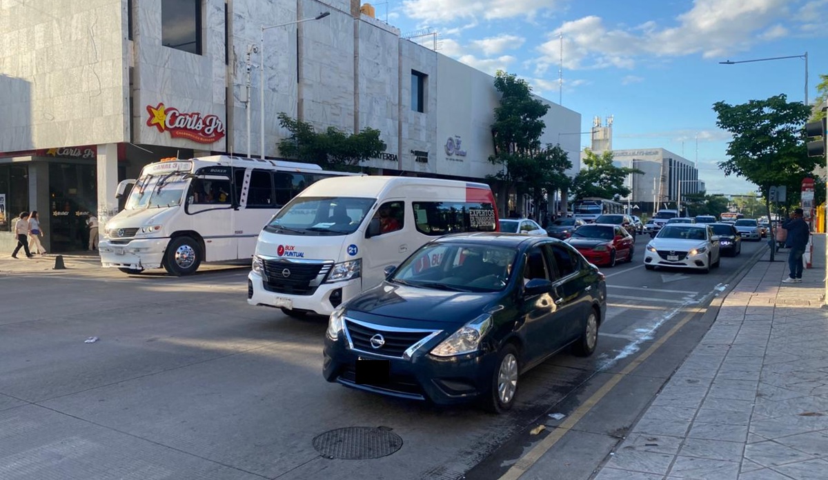 Productores agrícolas liberan la avenida Álvaro Obregón, en Culiacán