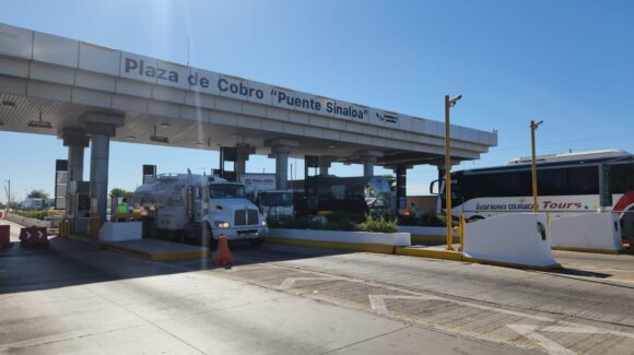 Listos para accionar tras desarrollo de reunión; productores agrícolas se apersonan en caseta Cuatro Caminos, Guasave, Sinaloa