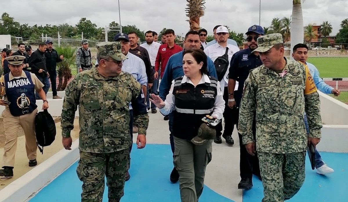 Brindan auxilio a población afectada en Baja California Sur por el huracán "Prisicilla"