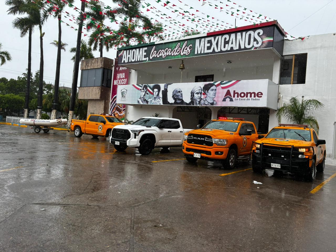 proteccion civil trabaja en los mochis ante las afectaciones de raymond