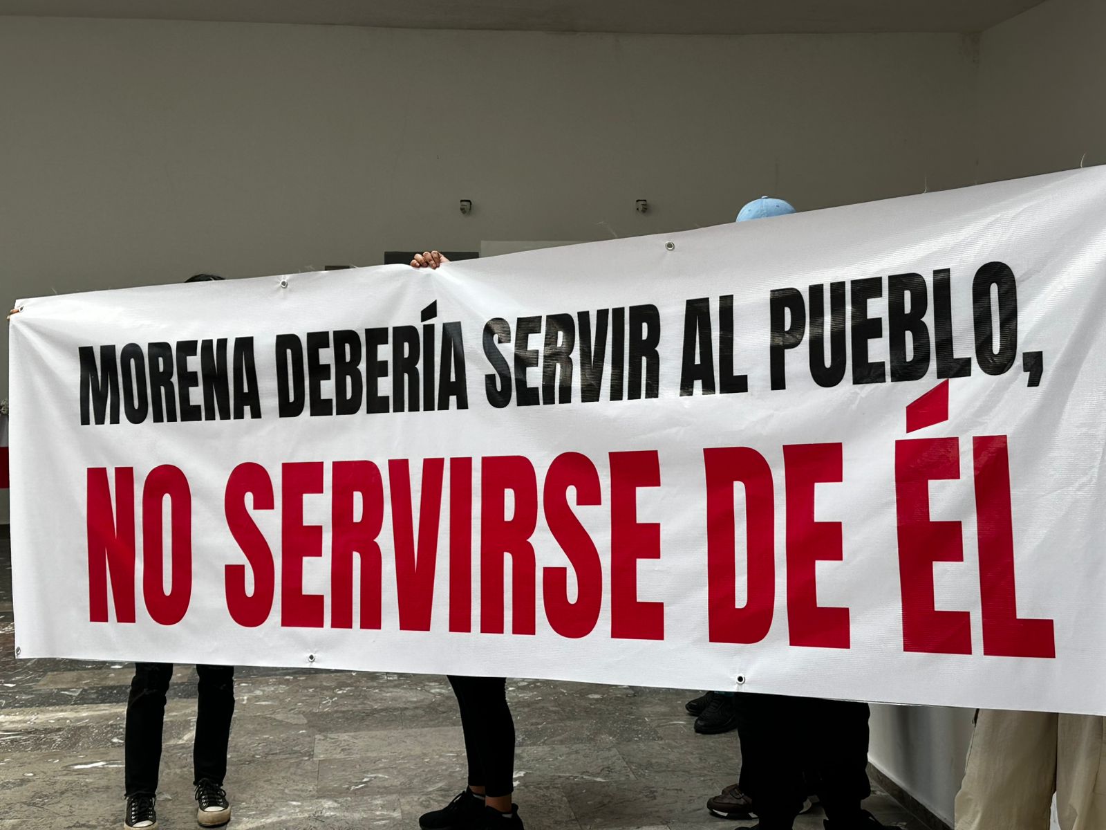 protestantes contra morena se aparecieron en informe de mazatlan