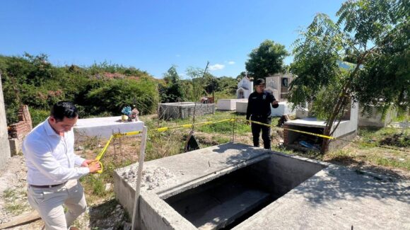 Recorren panteones en Villa Unión, Mazatlán, Sinaloa, para descartar riesgos previo al Día de Muertos