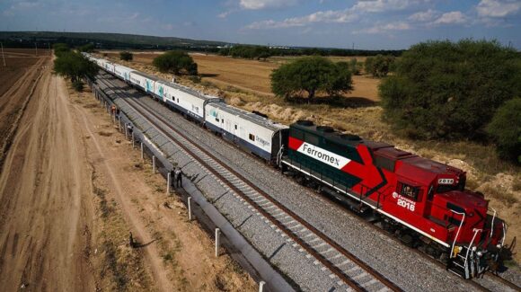 Toca fortalecer la red ferroviaria y aeroportuaria para el futuro de Mazatlán, Sinaloa: Juan José Arellano