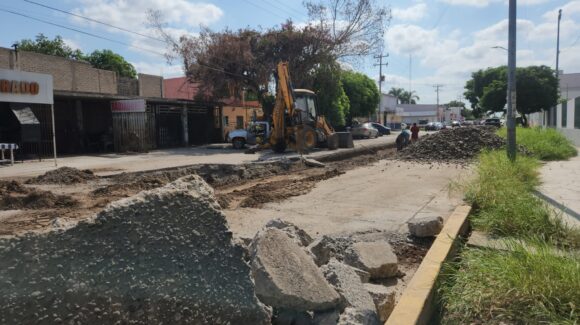 Con recurso de autos chocolate reparan calles en Guasave; la Lázaro Cárdenas estará lista en una semana