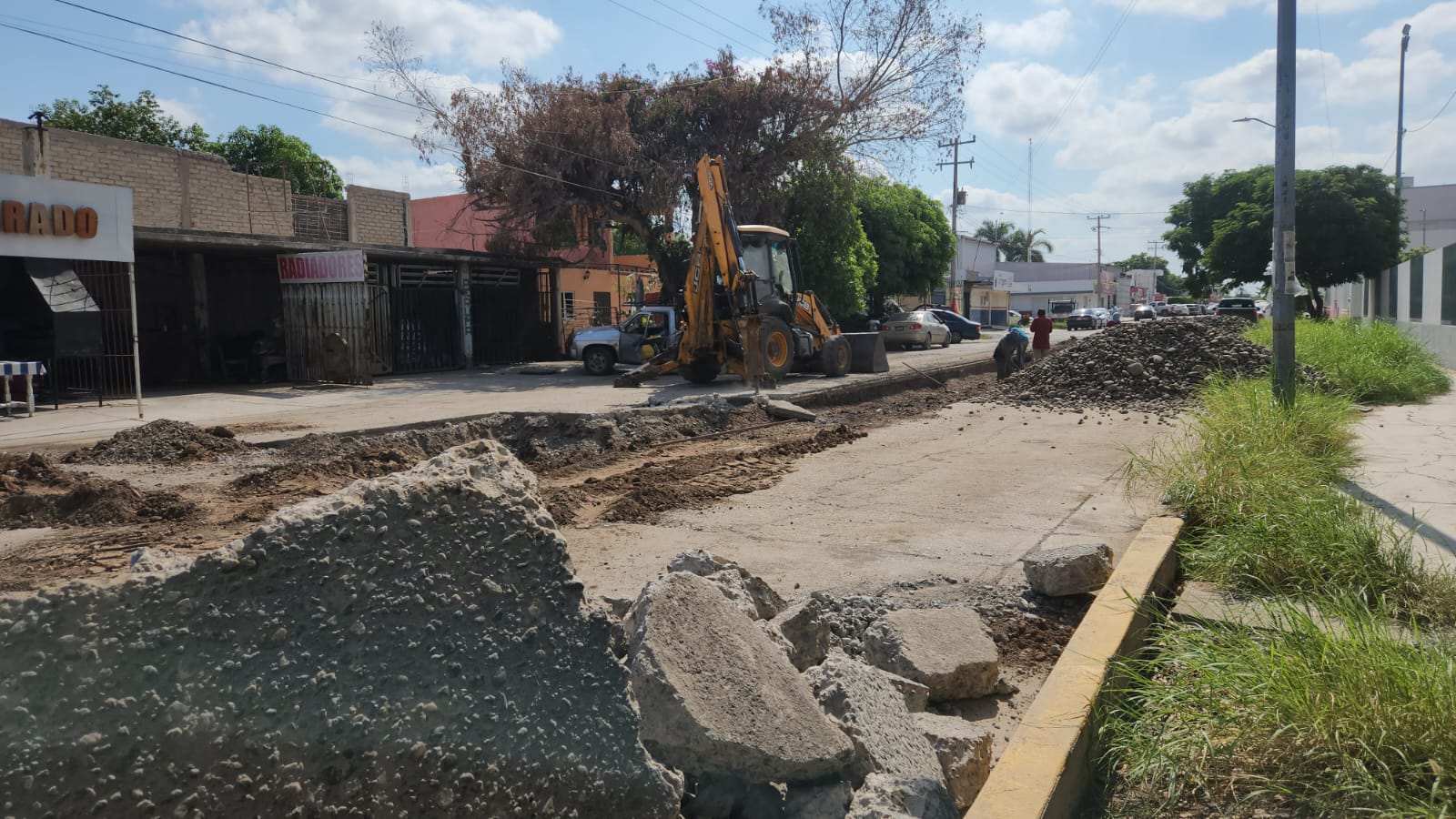 rehabilitación del tramo de la avenida Lázaro Cárdenas, a un costado del ISSSTE