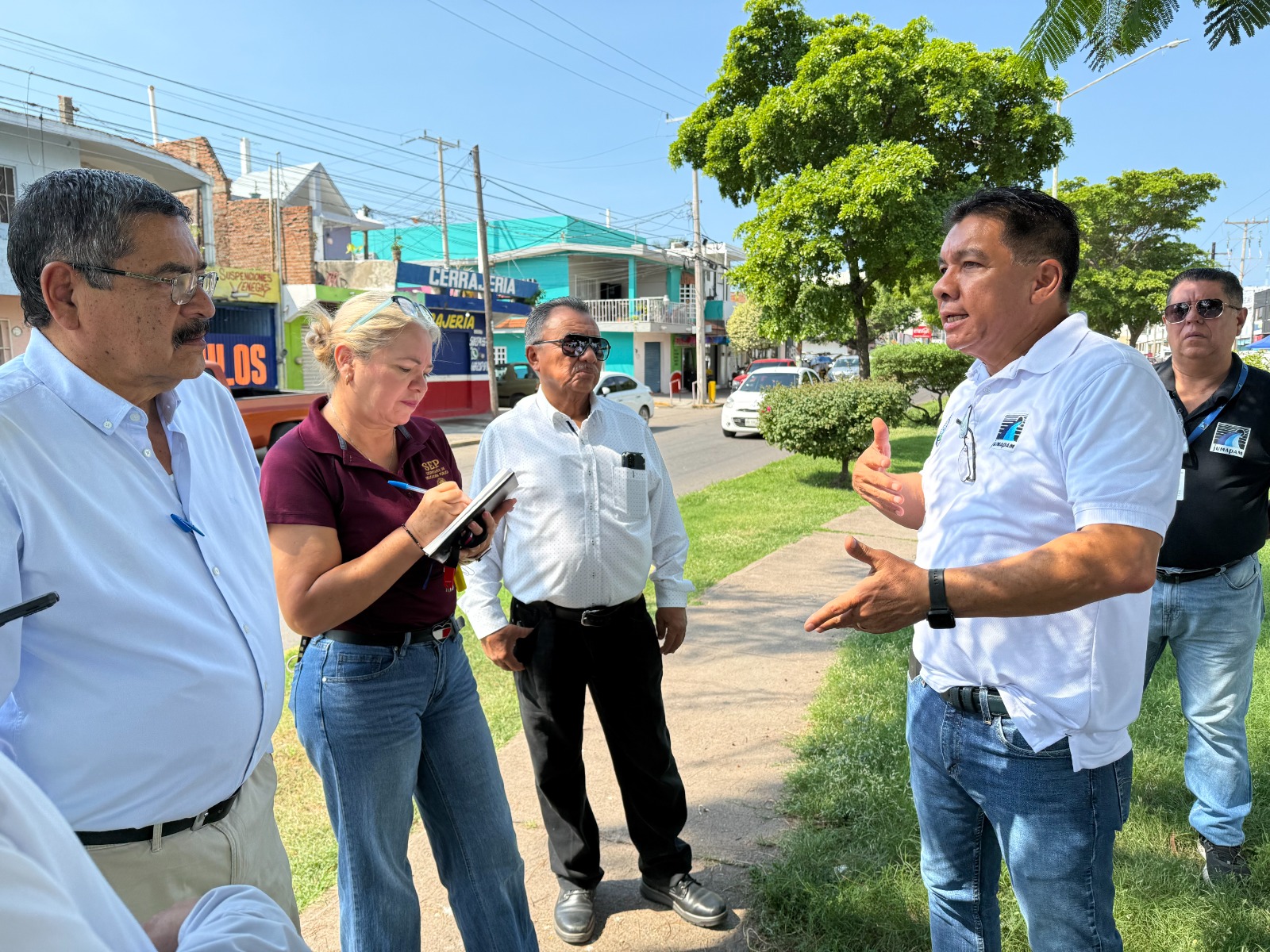 Alistan reparación del socavón en avenida Insurgentes de Mazatlán