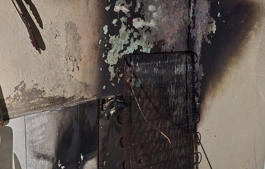rescatan a dos adultos en incendio de vivienda de villa union fuego