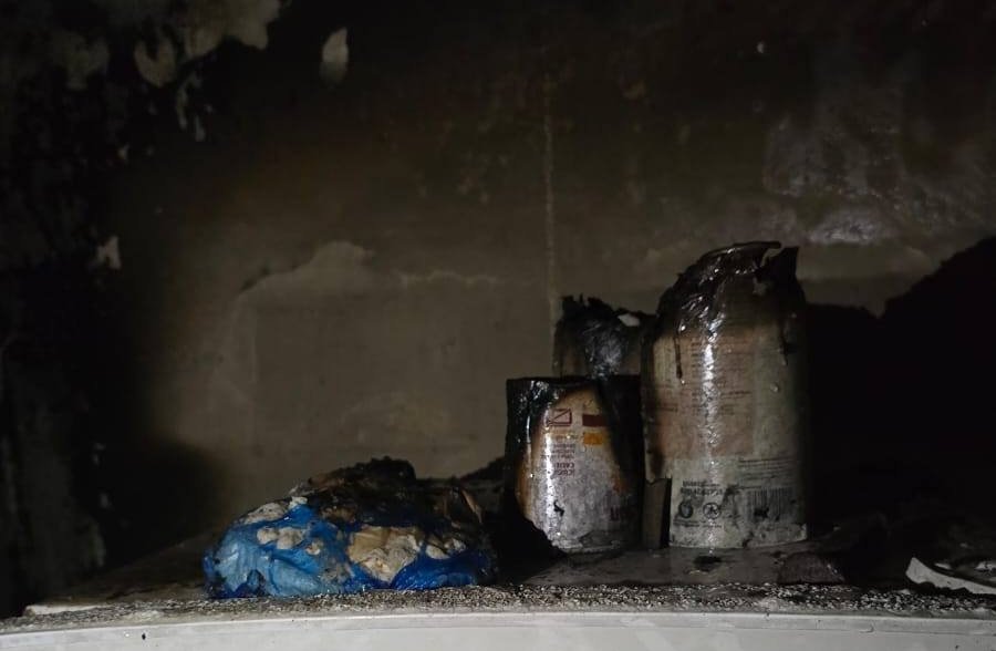 rescatan a dos adultos en incendio de vivienda de villa union lugar