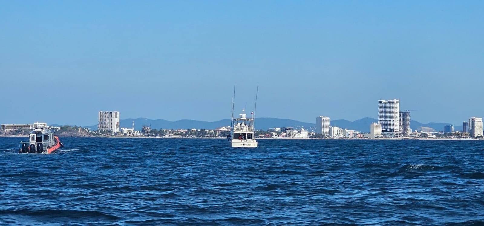 rescatan embarcacion averiada en mazatlan