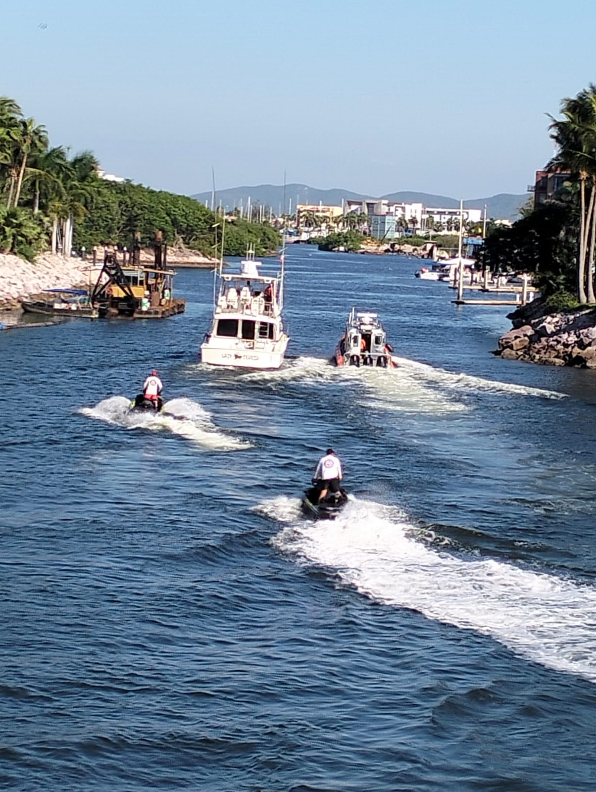 rescatan embarcacion averiada en mazatlan