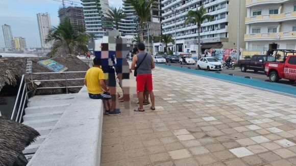 Rescatan a bañista atrapado por corriente marina cerca de Playa Norte, Mazatlán, Sinaloa