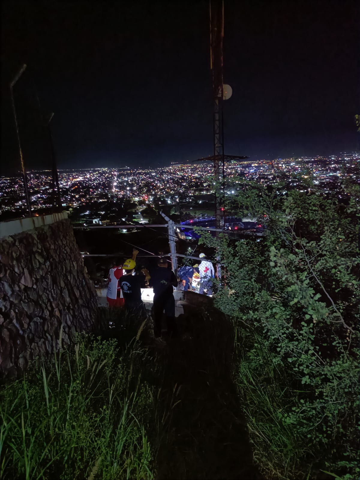 rescate de joven en el cerro de la memoria