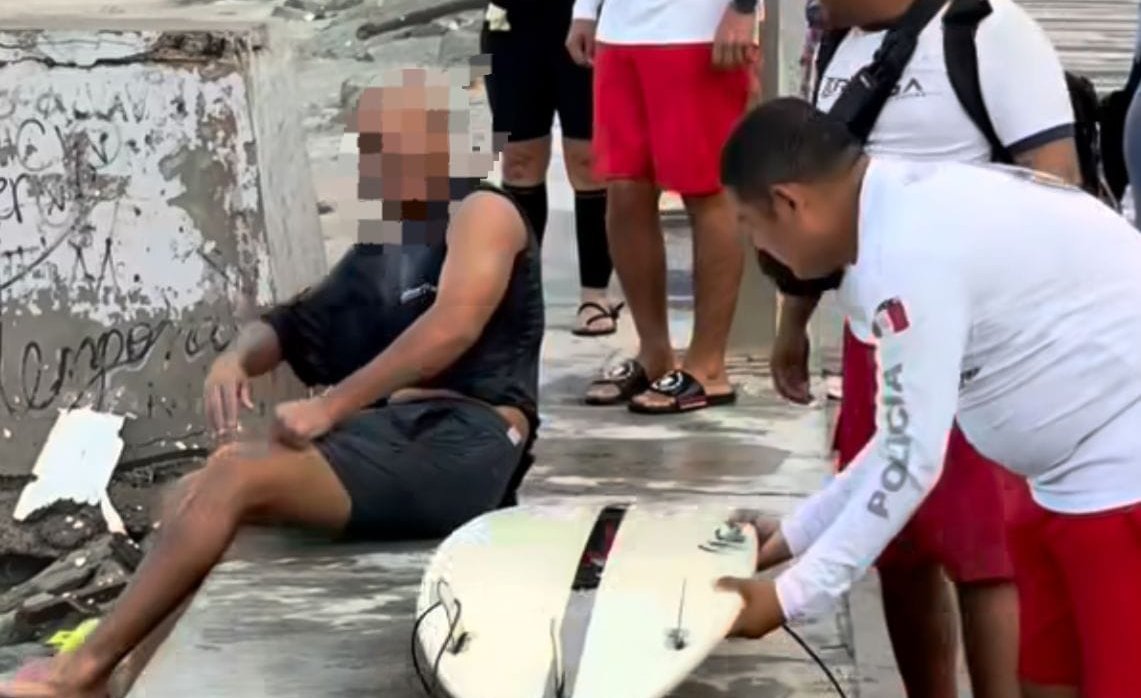 rescates en mazatlan por fuerte oleajes