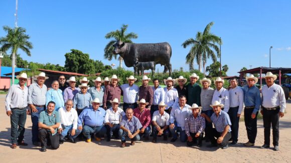 Secretaría de Agricultura y Ganadería se reúne con la UGRS para posibles apoyos y créditos federales