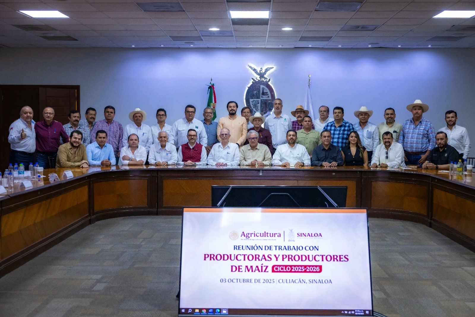 Reunión de Rocha Moya y Julio Berdegué con productores de maíz en Sinaloa