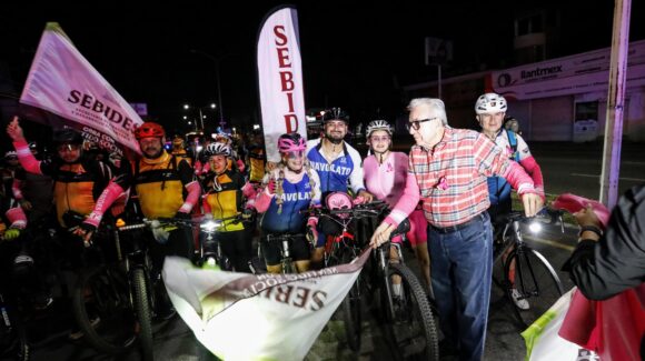 Con la participación de más de 750 ciclistas, Rocha da el banderazo de inicio de la Rodada Rosa 2025 en Culiacán, Sinaloa