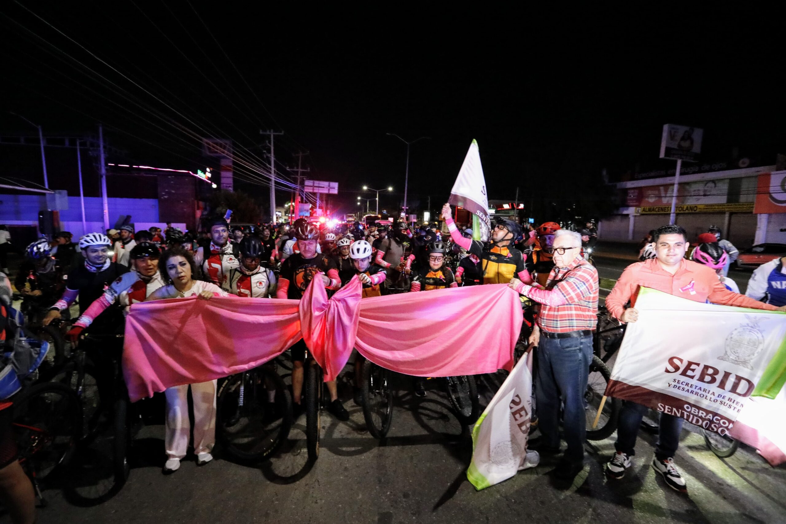 Rocha da el banderazo de inicio de la Rodada Rosa 2025