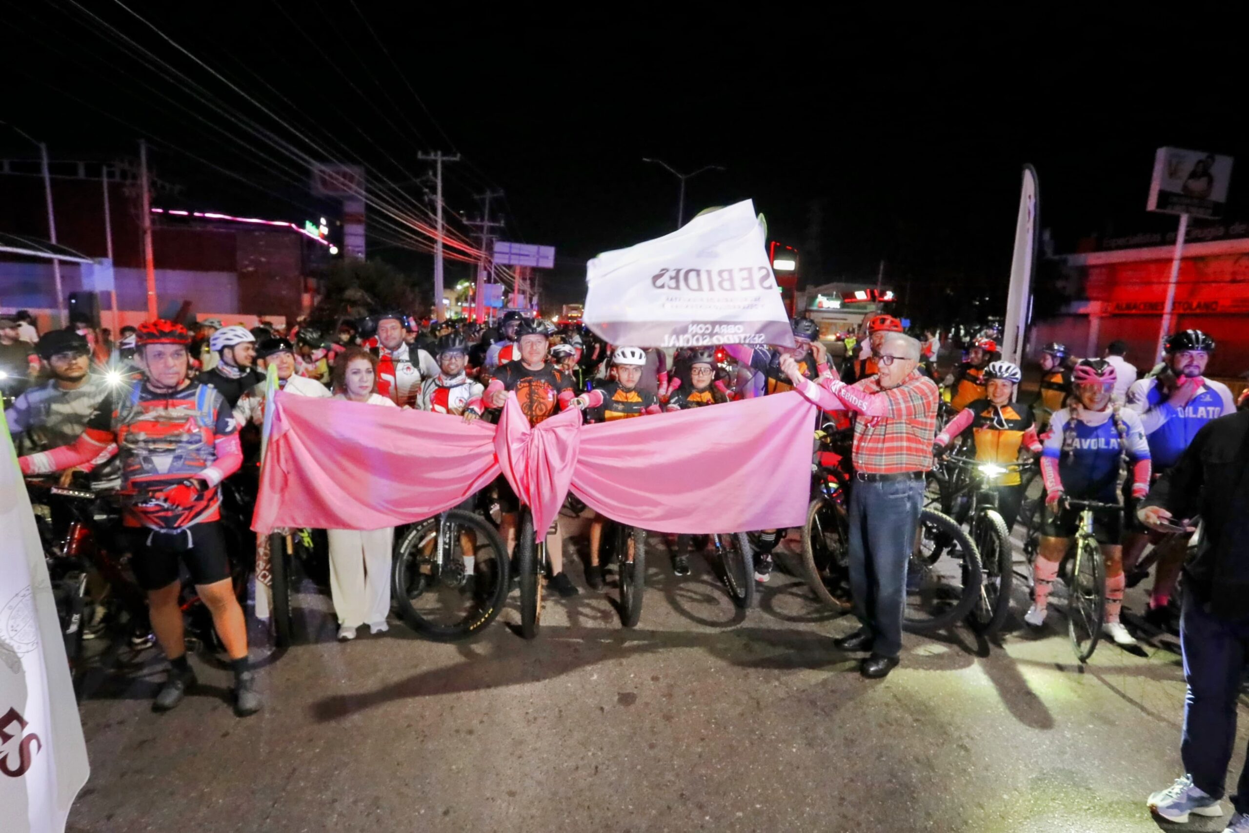 Rocha da el banderazo de inicio de la Rodada Rosa 2025