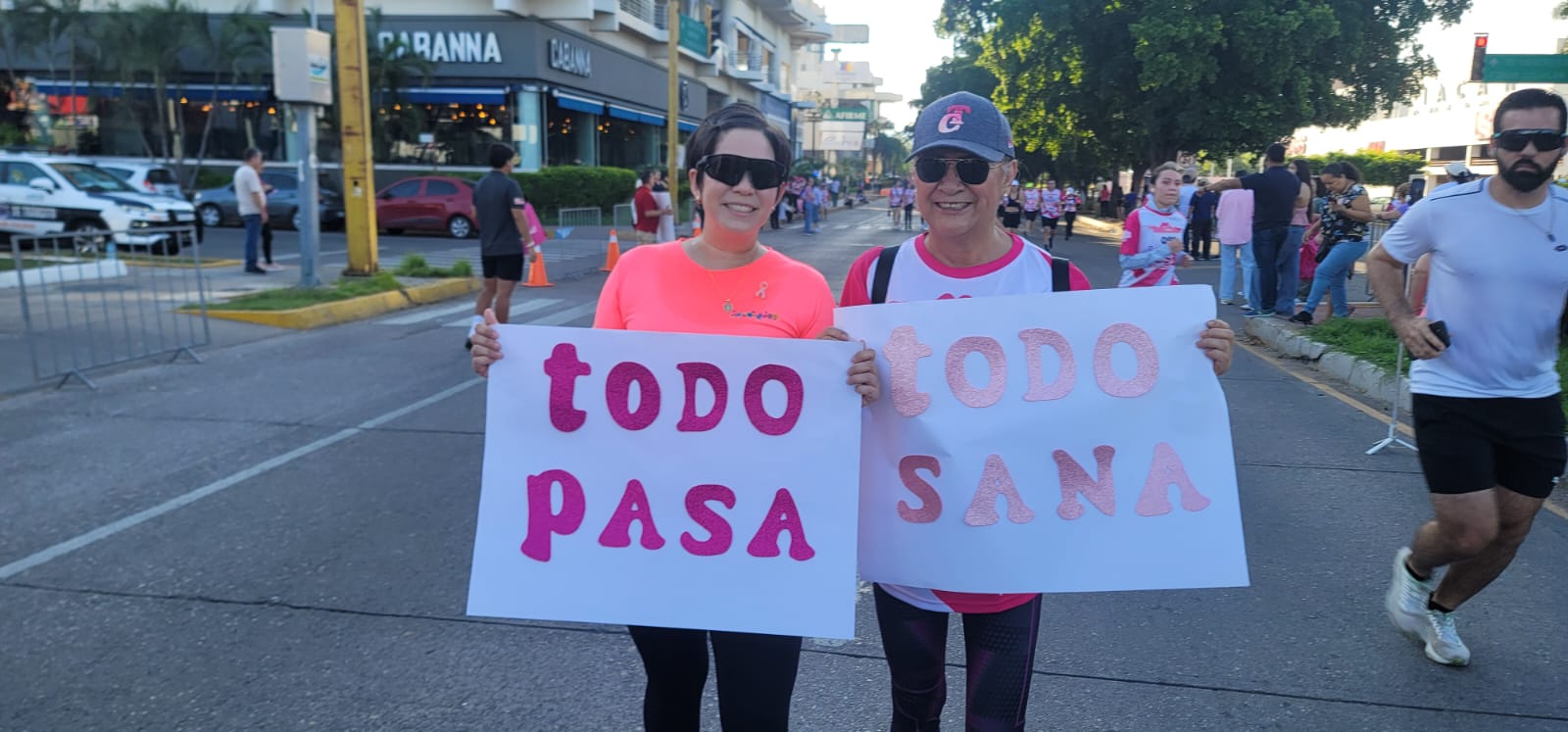 Rosy y Emilia en la Carrera Rosa Delia Barraza 2025