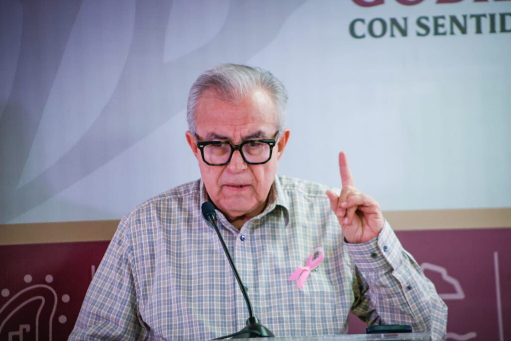 Rubén Rocha Moya en su conferencia Semanera