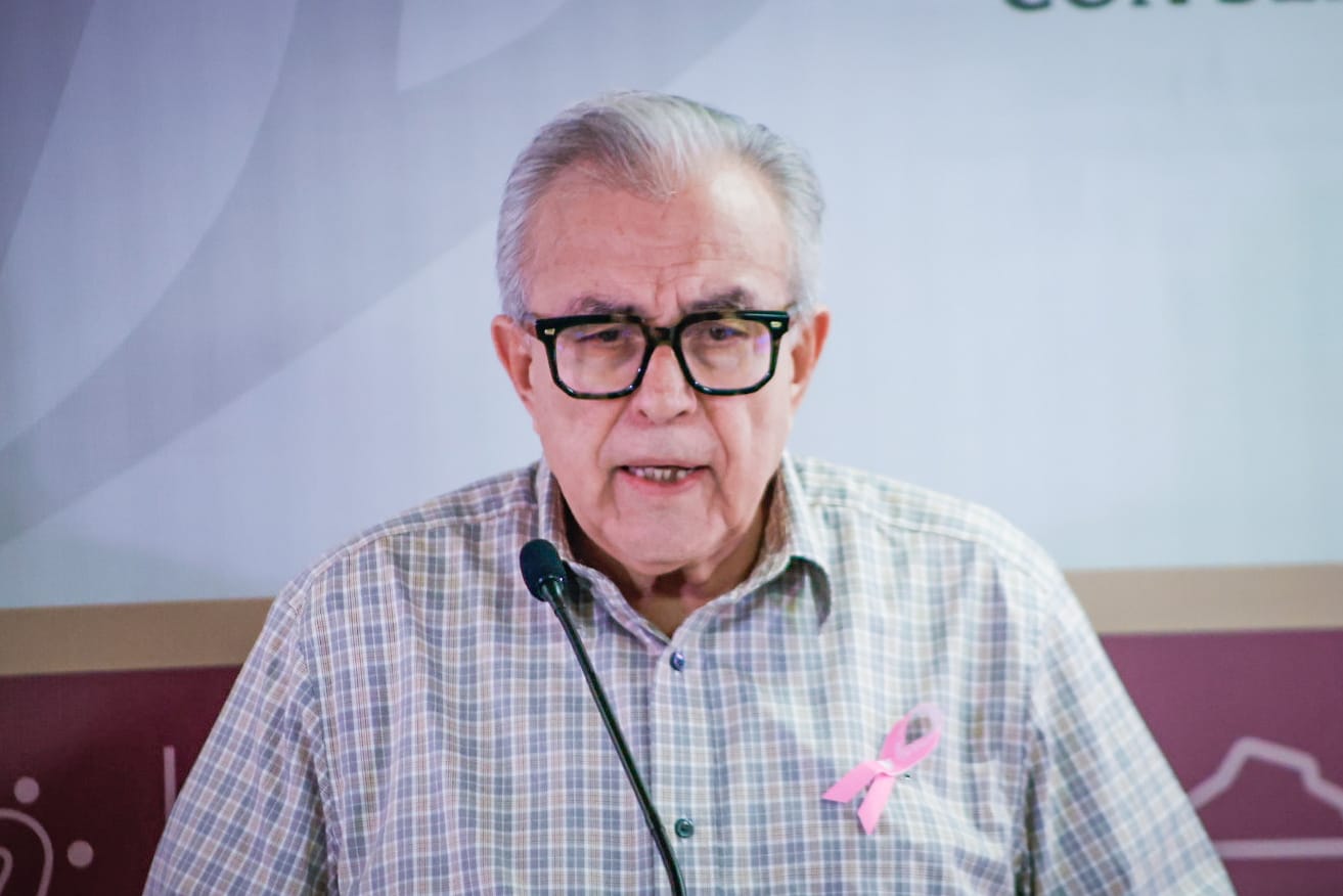 Rubén Rocha Moya en su conferencia Semanera
