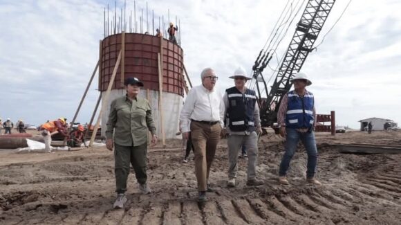 Llevan 17 % de avance: supervisa Rubén Rocha Moya construcción del puente Bellavista-Las Glorias, en Guasave, Sinaloa