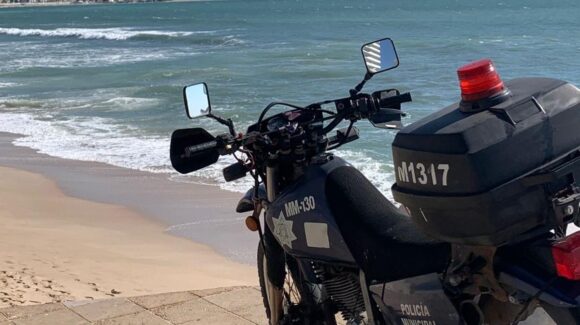Salvavidas rescatan a joven que intentó atentar contra su vida en Playa Norte, en Mazatlán, Sinaloa