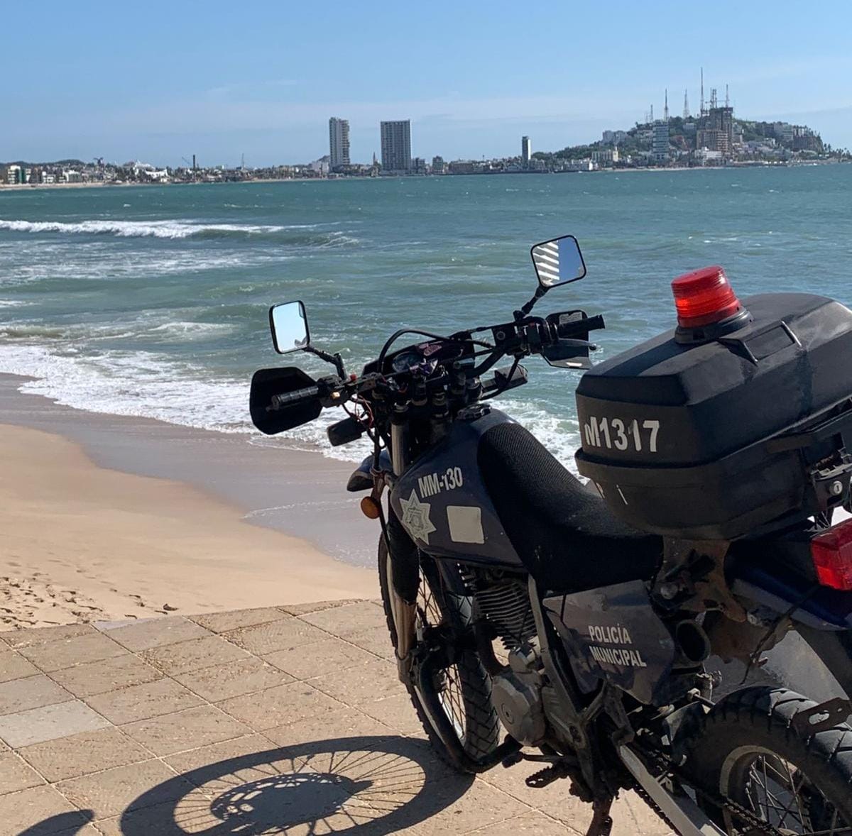 Rescatan a joven en playa Norte en Mazatlán