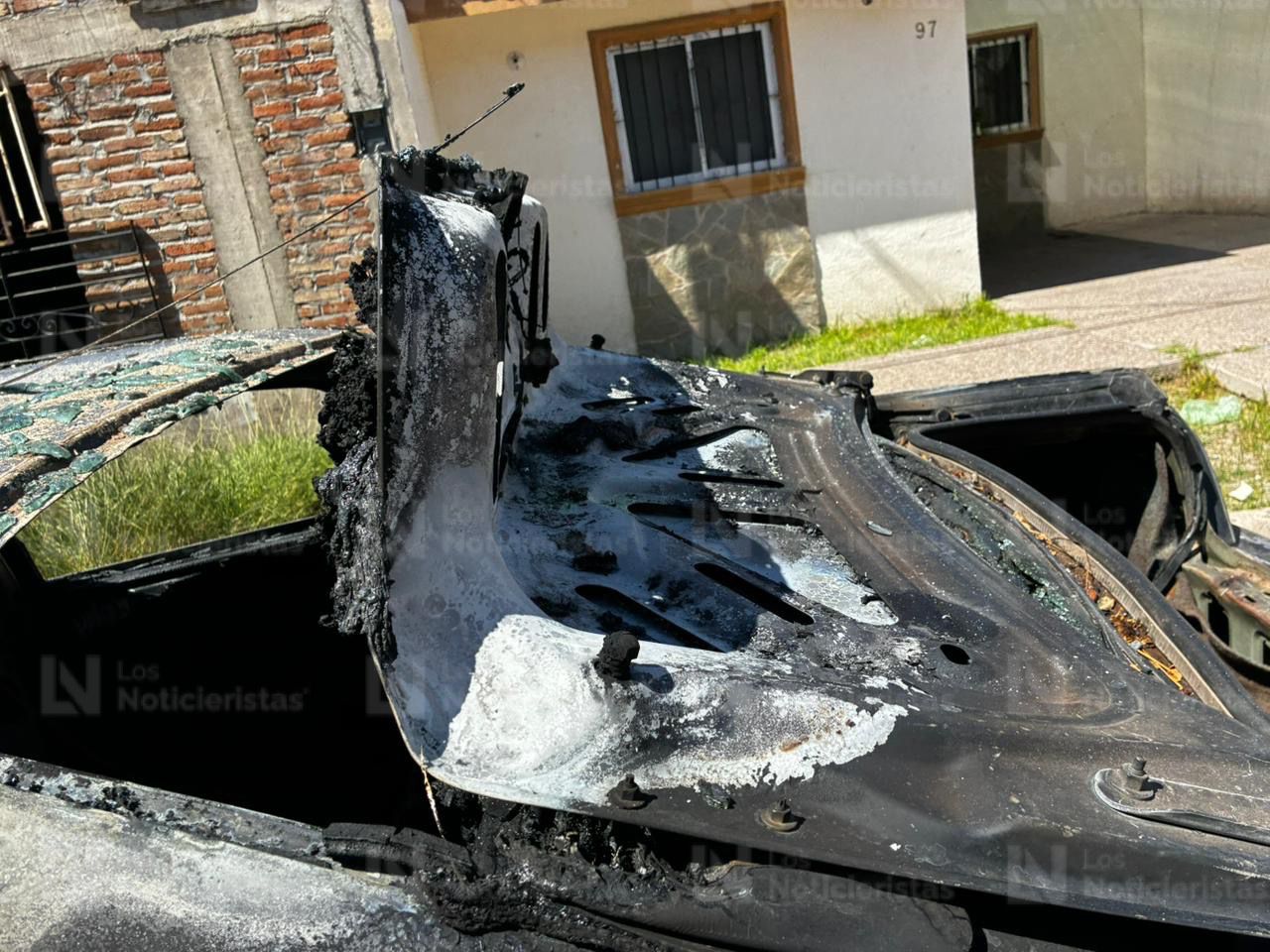 Se quema carro en Los Mochis