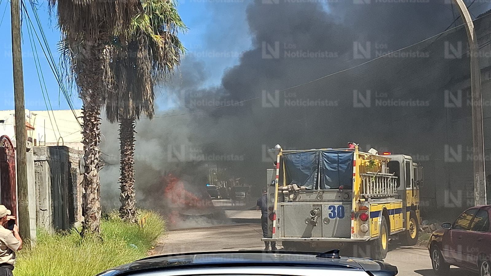 Se quema carro en Los Mochis