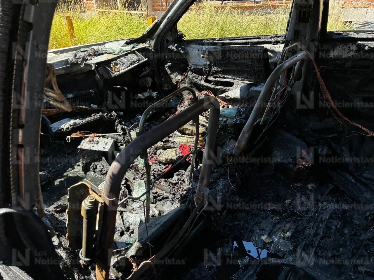 Se quema carro en Los Mochis