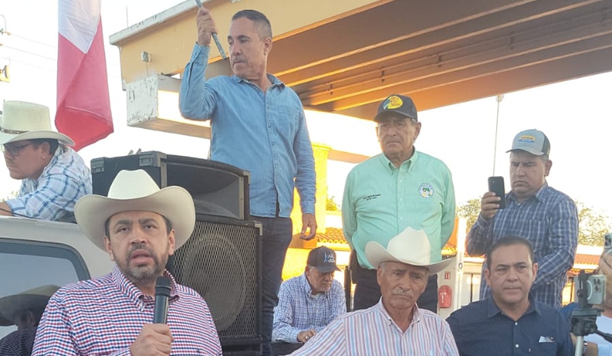 Ismael Bello, secretario de Agricultura en Sinaloa, acude a toma de caseta en San Miguel Zapotitlán por trigueros