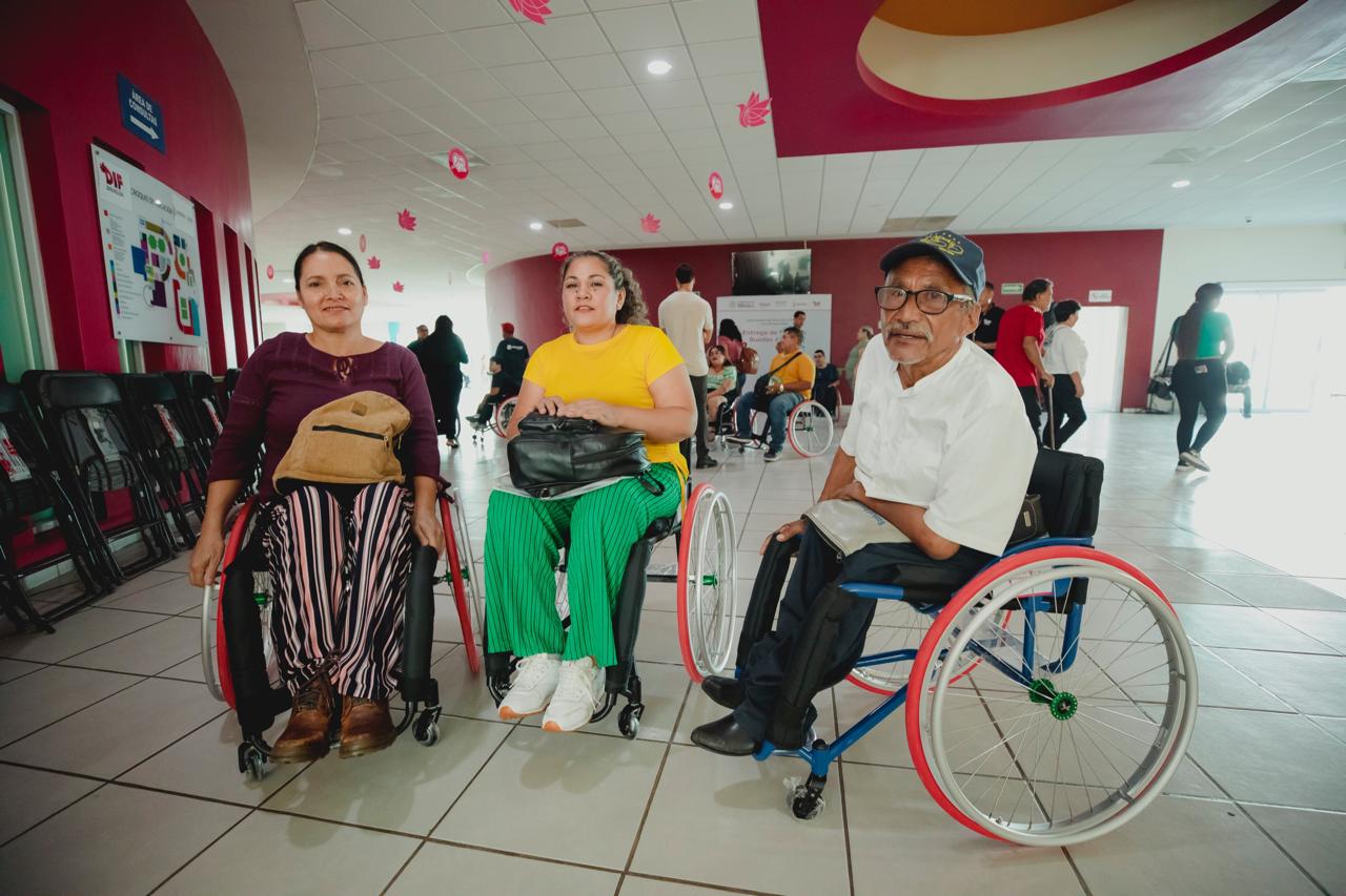 Entrega DIF Sinaloa, 30 sillas de ruedas